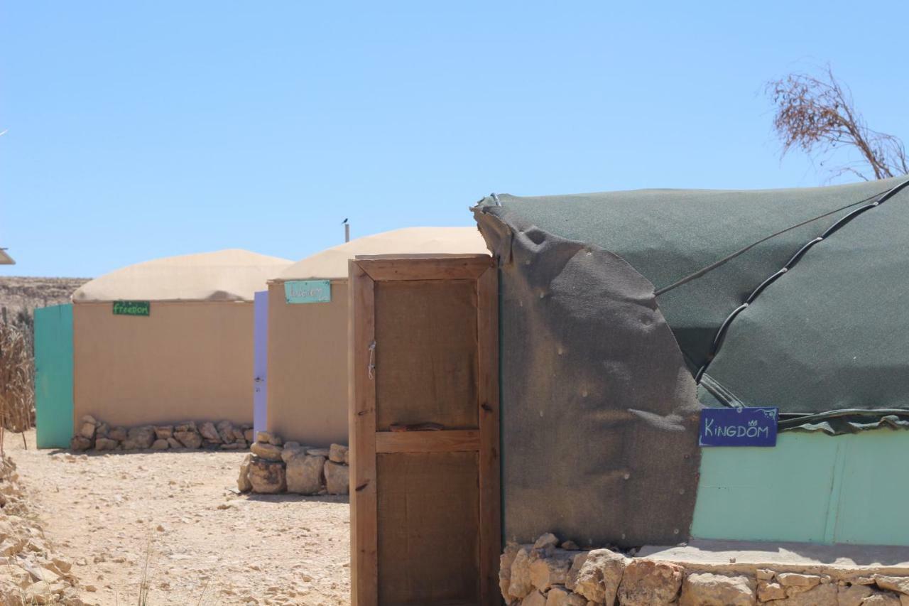 Silent Arrow Hotel Mitzpe Ramon Exterior photo